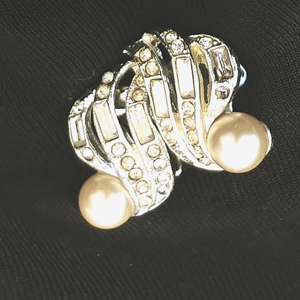 Vintage 1960's pearl, rhinestone clip earrings
